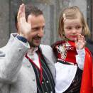 The Crown Prince and Princess Ingrid Alexandra greeting Children's Parade in Asker (Photo: Cornelius Poppe, Scanpix)